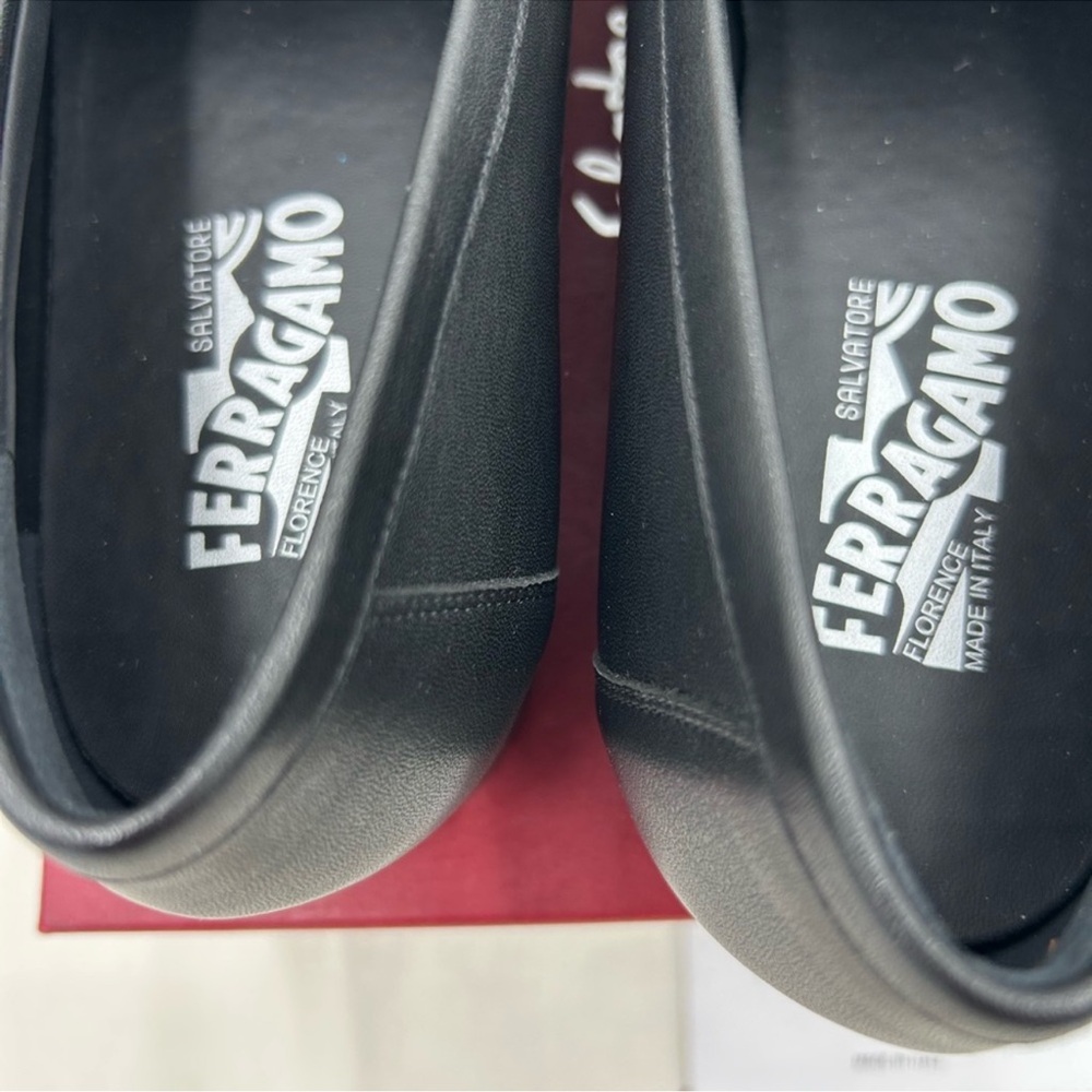 Women’s Salvatore, Ferragamo, roll Gancini leather loafer size 10 made in Italy - Picture 8 of 11